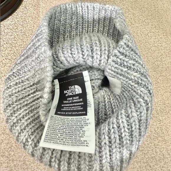 NWT The North Face Women’s Metallic Knit Pom Beanie Hat - Picture 9 of 13